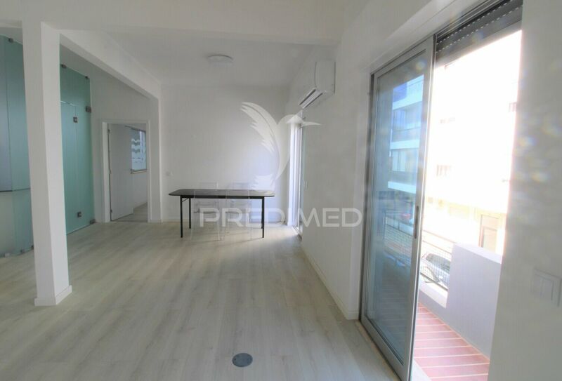 Apartment 4 bedrooms Renovated Sé Faro - terrace, quiet area, air conditioning, store room, garage
