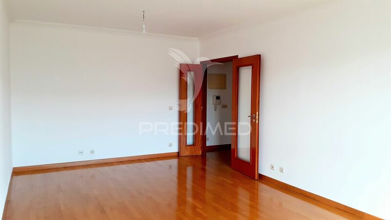 Apartment T1 Carnide Lisboa - parking lot, central heating, double glazing, store room, balcony, 2nd floor, boiler