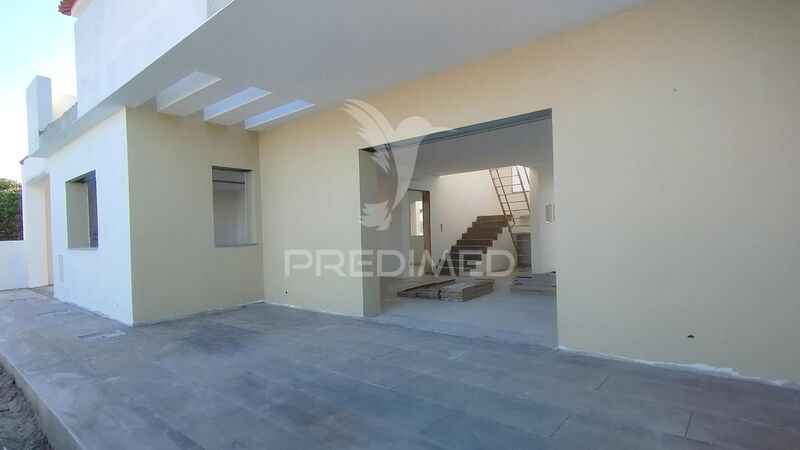 House new 4 bedrooms Setúbal - balcony, garage, air conditioning, tiled stove, fireplace