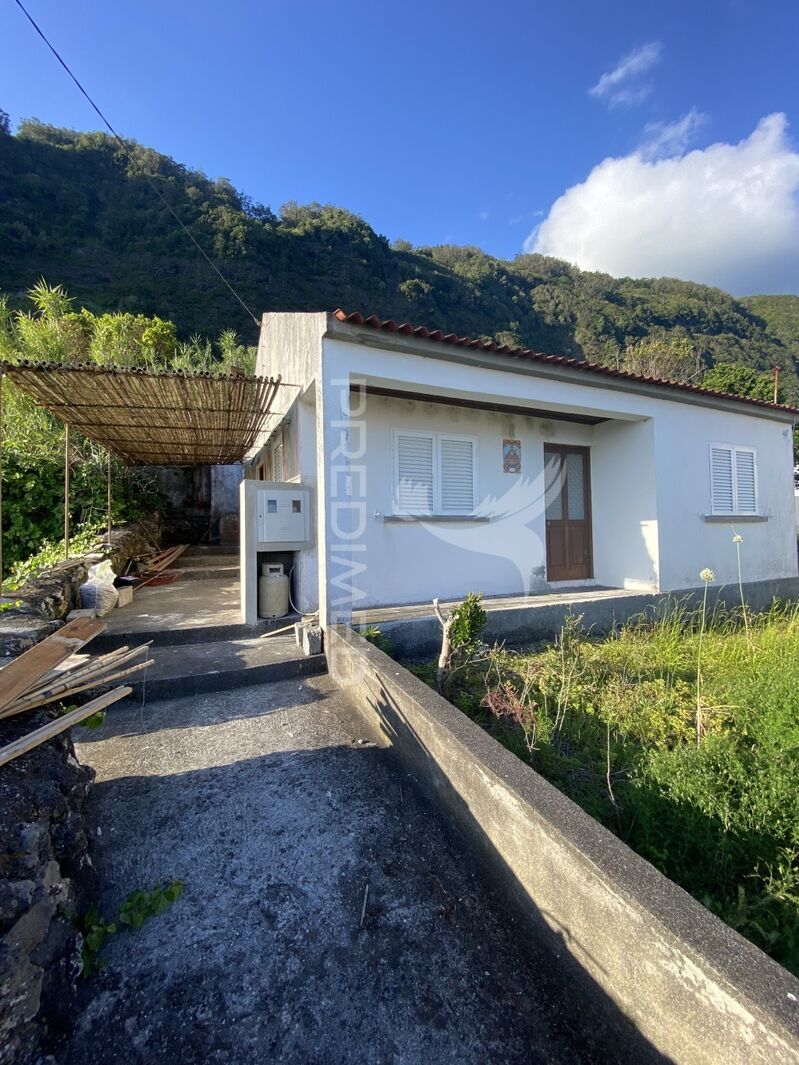 House V2 in good condition Manadas (Santa Bárbara) Velas - balcony, terrace