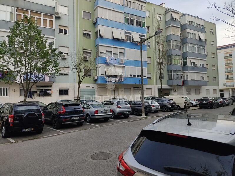 Apartamento T3 São Domingos de Benfica Lisboa - vidros duplos, ar condicionado, marquise