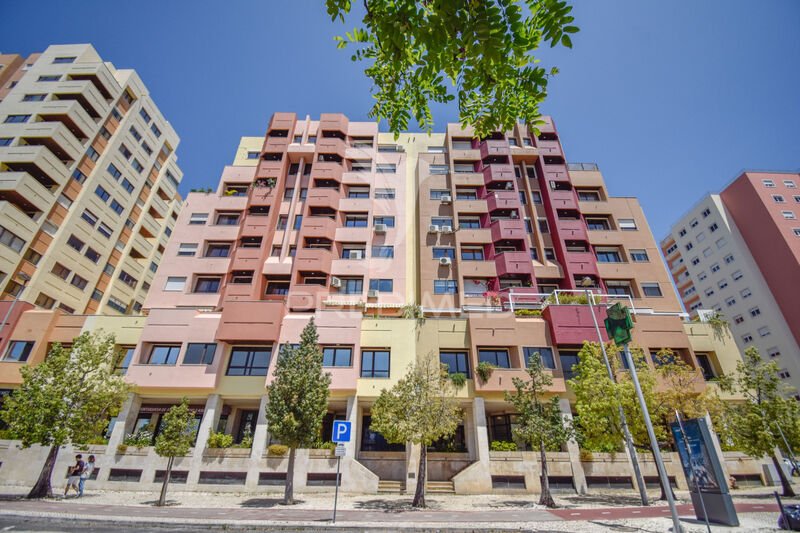 апартаменты просторное T4 Carnide Lisboa - террасы, гараж, мебелирован, 4º этаж, терраса, веранда, парковка, веранды, экипированная кухня, гаражное место, термоизоляция, экипирован