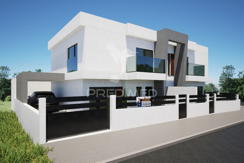 Casa V4 Geminada em construção Fernão Ferro Seixal - vidros duplos, cozinha equipada, ar condicionado, painéis solares, zona calma