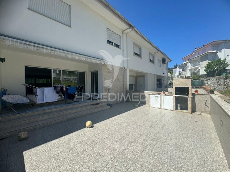 House V3 Souto (Santa Maria) Guimarães - double glazing, equipped kitchen, barbecue, garden, garage, terrace, air conditioning