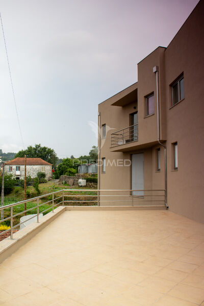 Prédio Comercial Lordelo Paredes - terraço, logradouro, fácil acesso