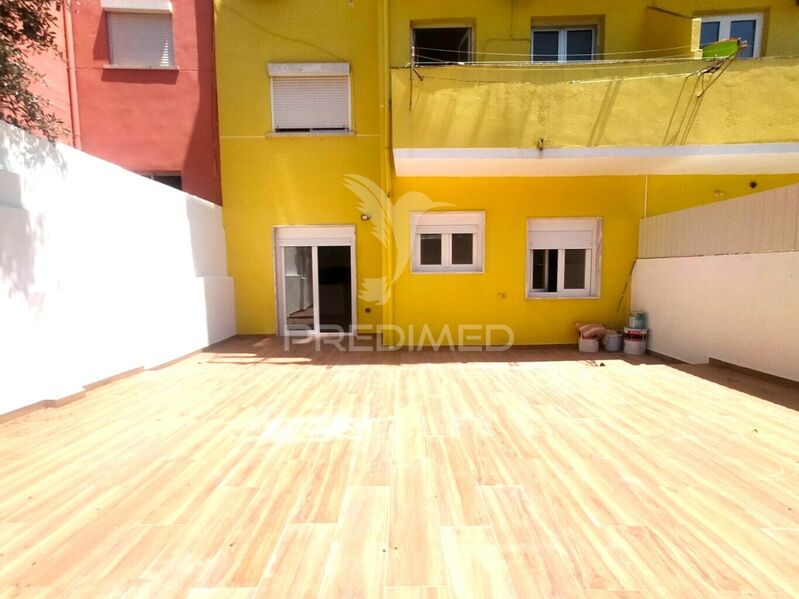 Apartamento T1 Remodelado bem localizado Mina de Água Amadora - vidros duplos, terraço