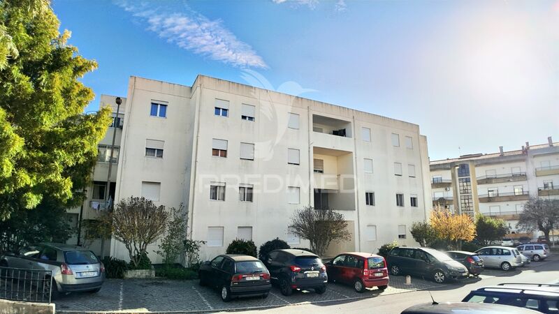 Apartment T3 in the center Alcanena - marquee, store room, green areas, garage