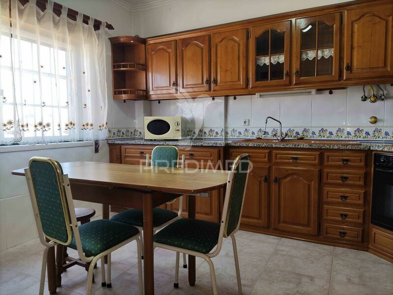 Apartamento T2 Corroios Seixal - marquise, cozinha equipada, lareira