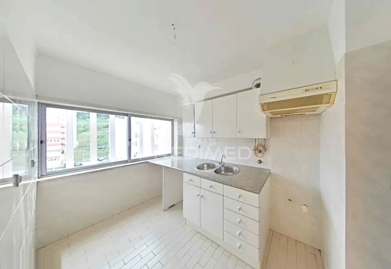 Apartamento Renovado T1 Loures - cozinha equipada