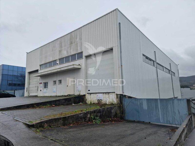 Armazém Industrial com 720m2 Quinchães Fafe - wc, espaço amplo