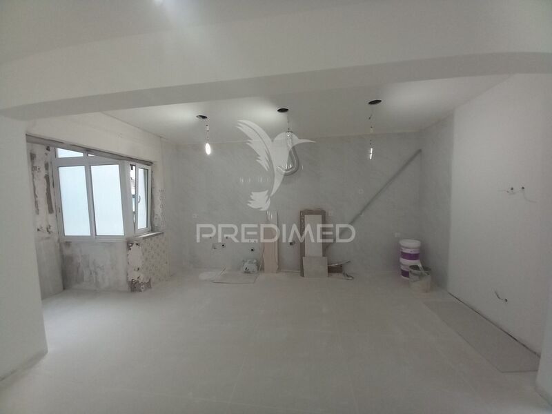 Apartamento T3 Renovado Corroios Seixal - vidros duplos, varanda