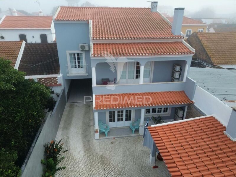 House Modern in the center 4 bedrooms Almeirim - barbecue, garage, balcony, tiled stove, air conditioning