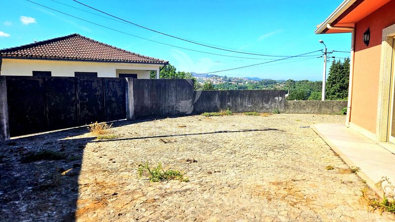 Moradia V3 São Gens Fafe - cozinha equipada, sótão, terraço, varanda, garagem