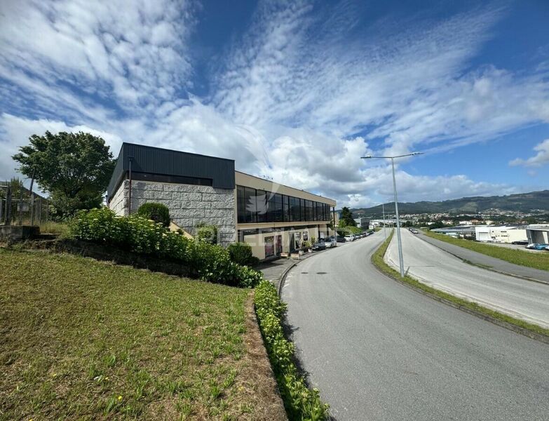 Warehouse Industrial with 662sqm Ponte Guimarães