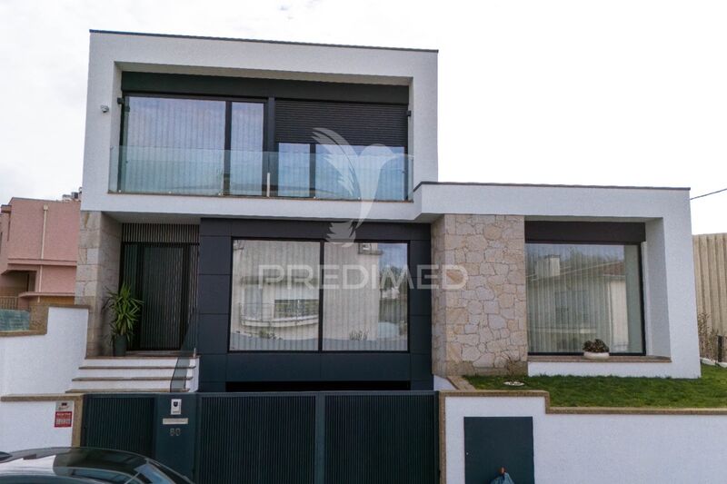 House V3 Soutelo Vila Verde - excellent location, equipped kitchen, alarm, swimming pool