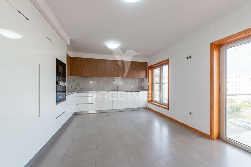 Apartment 4 bedrooms Luxury well located Vila Nova de Gaia - central heating, double glazing, balcony, thermal insulation, boiler, solar panels, garage