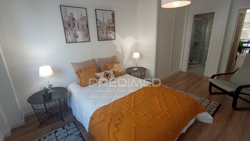 Apartamento T3 Remodelado Benfica Lisboa - ar condicionado, excelente localização, 2º andar, vidros duplos, varanda