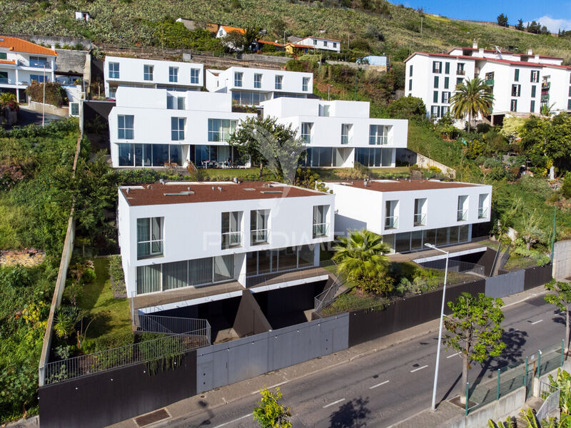 House 4 bedrooms new São Martinho Funchal - terrace, balcony, terraces, gardens, garage, plenty of natural light, balconies