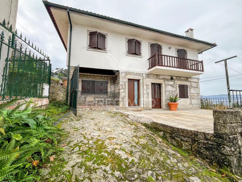 House V4 Darque Viana do Castelo - terrace, heat insulation, garage, garden