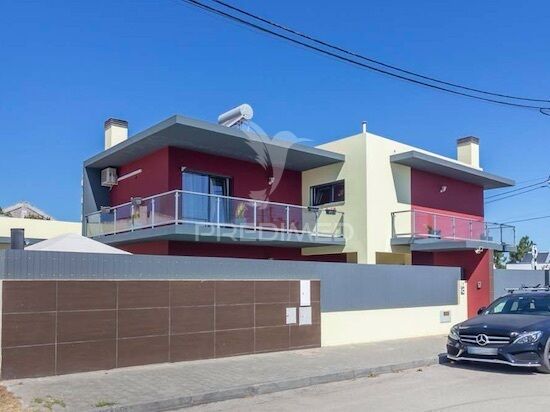 House V4 Luxury Fernão Ferro Seixal - balconies, barbecue, double glazing, heat insulation, balcony, swimming pool, garden, underfloor heating, garage, fireplace, equipped