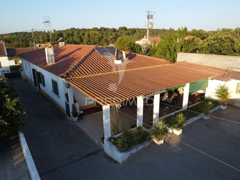 House V3 Pego Abrantes - equipped kitchen, plenty of natural light, double glazing, fireplace, solar panels