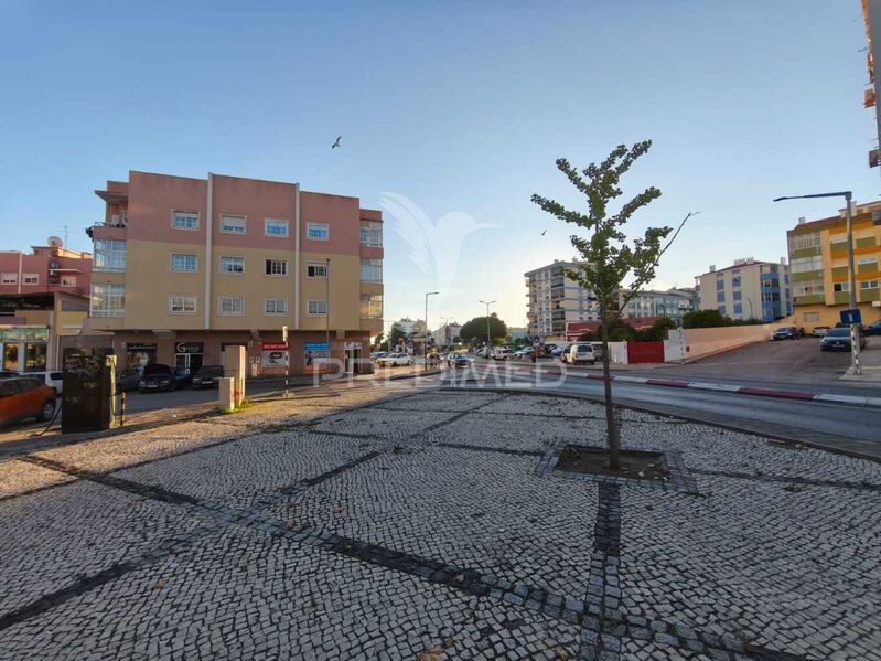 Apartment T3 well located Amora Seixal - attic, great location, gardens, store room, parking lot