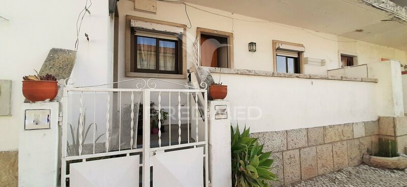 Apartment T2 Refurbished Pontinha Odivelas - lots of natural light, balcony, fireplace, double glazing, kitchen
