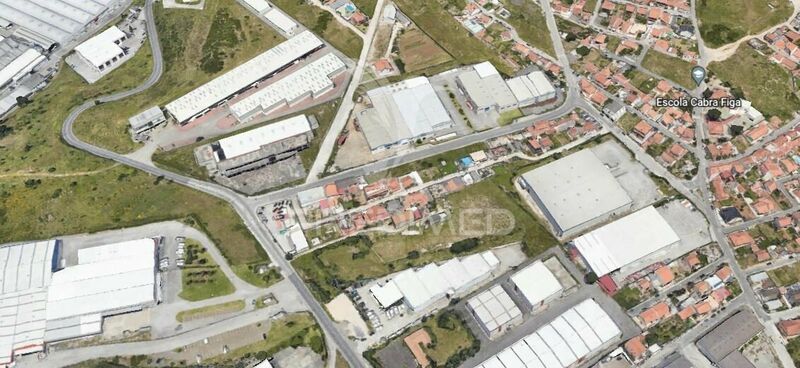 Warehouse with 11400sqm Rio de Mouro Sintra - easy access, parking lot, 4 fronts