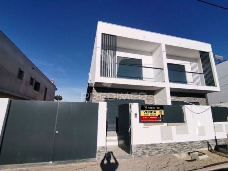 House V3 Semidetached Fernão Ferro Seixal - double glazing, garden, fireplace, barbecue, equipped kitchen, balcony