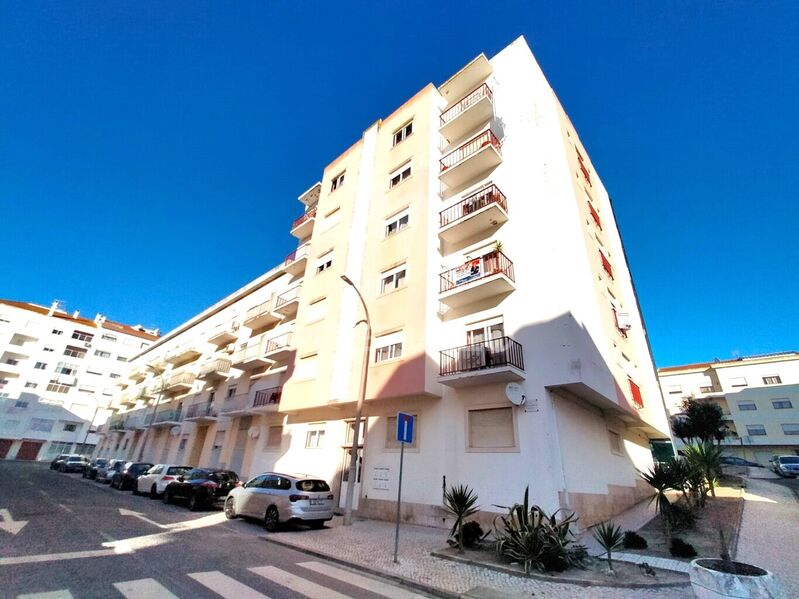 Apartment Duplex excellent condition 2 bedrooms Cartaxo - balcony, air conditioning, 3rd floor, swimming pool, marquee, boiler