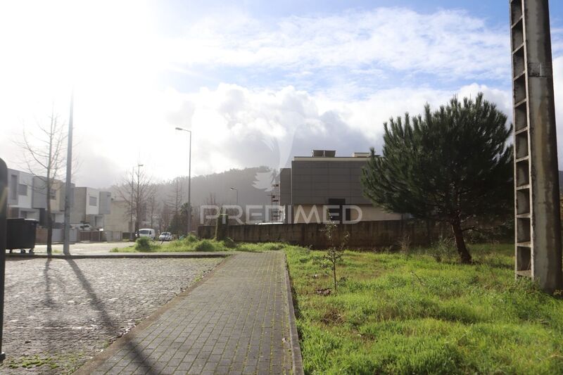 Land with 336sqm Pousa Barcelos - water, great location, electricity