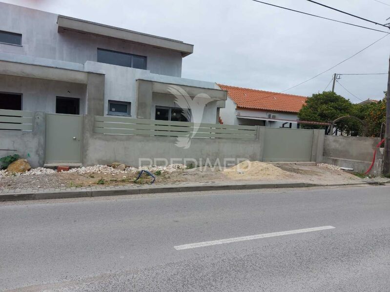 House Modern under construction V4 Setúbal - acoustic insulation, quiet area, fireplace, garage, swimming pool, alarm