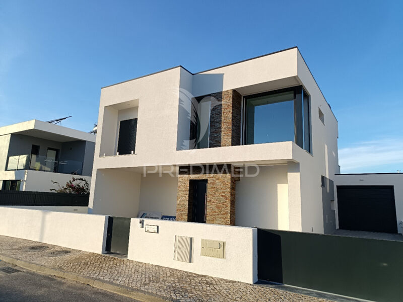 House new 3 bedrooms Setúbal - garage, swimming pool, garden, balcony, barbecue, parking lot, solar panels, air conditioning, equipped kitchen, double glazing