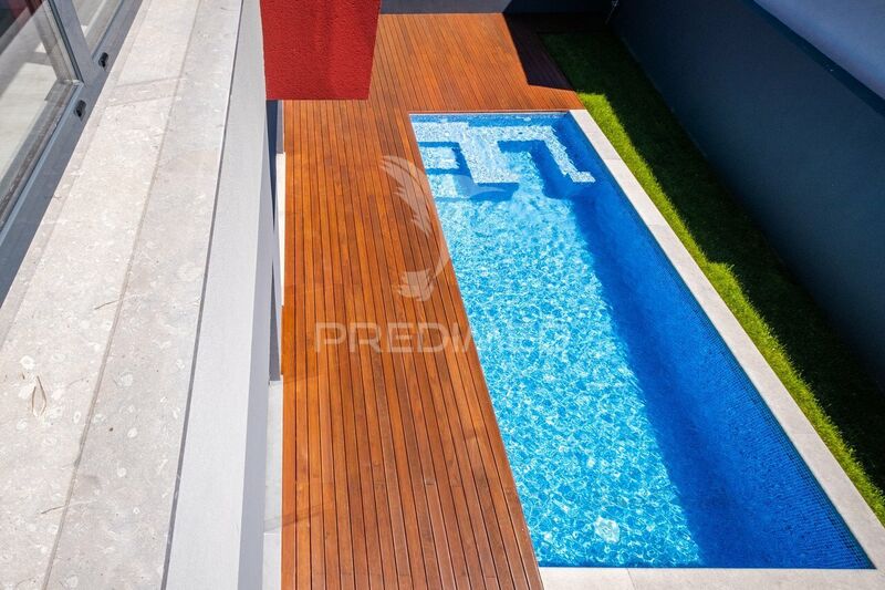 Moradia V5 de luxo Cascais - piscina, varanda, ar condicionado, painéis solares, piso radiante, garagem