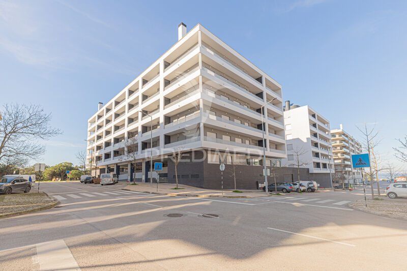 Apartment T1 nieuw Seixal - air conditioning, parking lot, floating floor, swimming pool, store room, garden