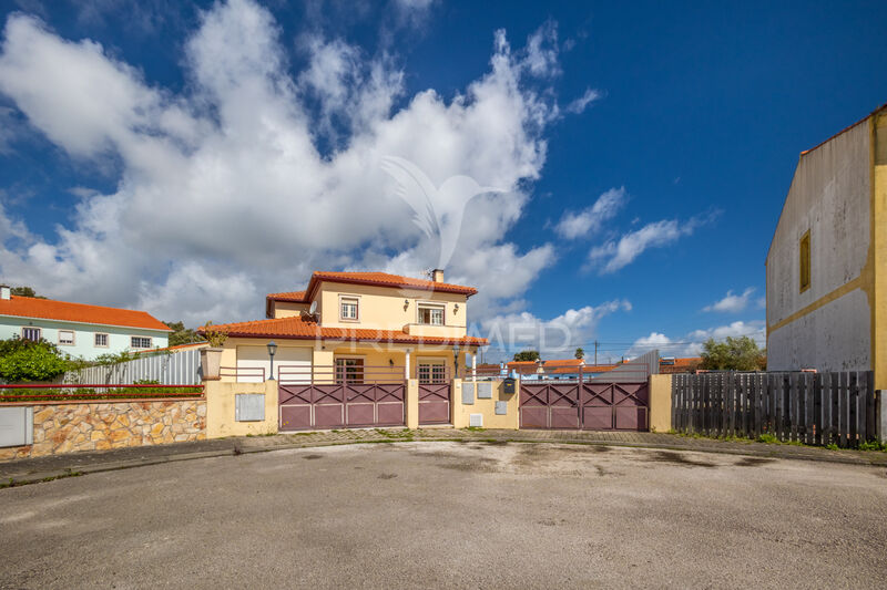 House V3 Aljubarrota Alcobaça - garage, automatic gate, tiled stove, swimming pool, central heating, equipped kitchen, balcony, balconies