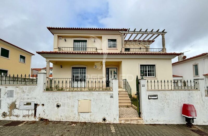 House 4 bedrooms Bombarral - garage, terrace