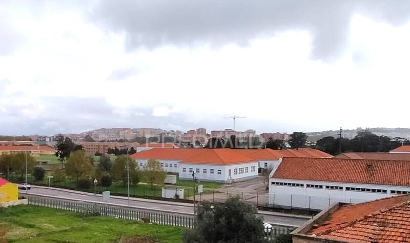 Apartment 3 bedrooms Refurbished in a central area Venteira Amadora - 2nd floor, balcony, kitchen, gardens