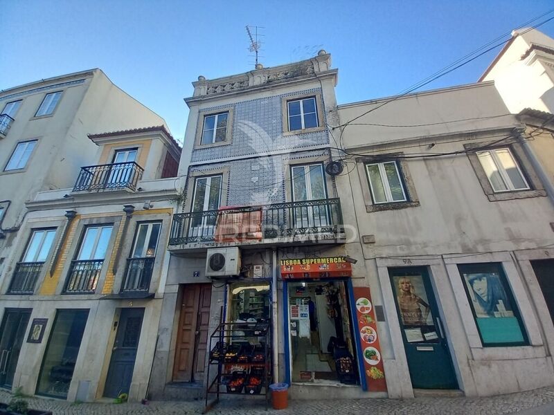 Building in the center Alcântara Lisboa - attic