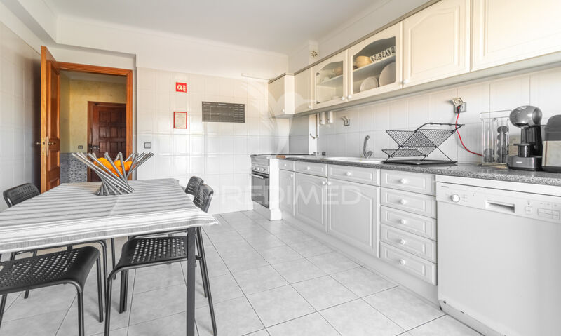 Apartamento T1 São Sebastião Setúbal - cozinha equipada, varandas