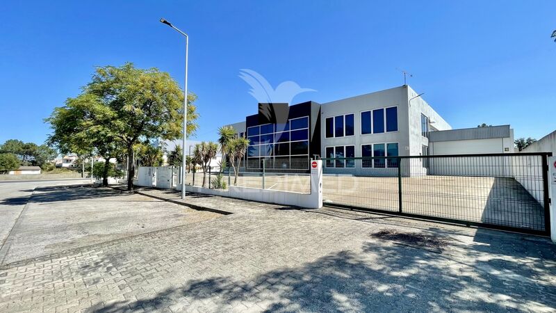 Armazém Industrial com 750m2 Seixal - ar condicionado, estacionamento