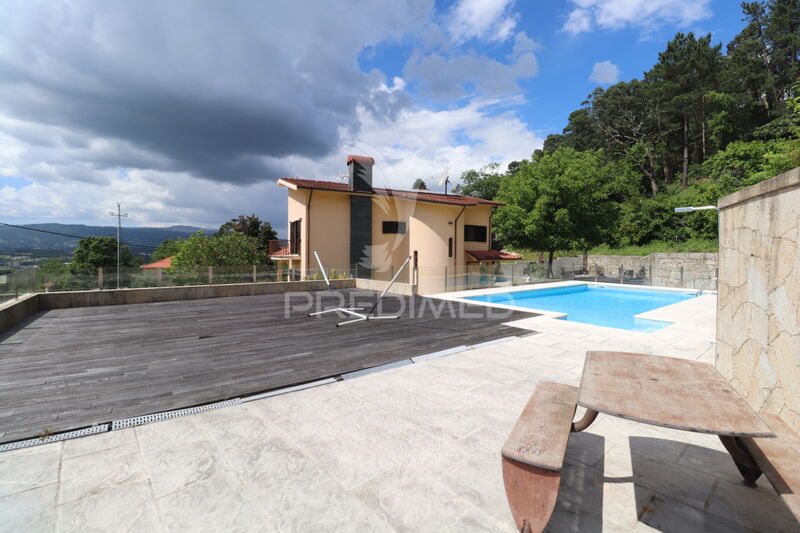 House V4 Fiscal Amares - excellent location, garage, swimming pool, fireplace