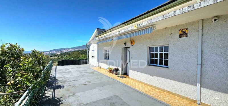 Moradia Térrea V2 Covilhã - terraço, garagem, ar condicionado, portão automático, lareira