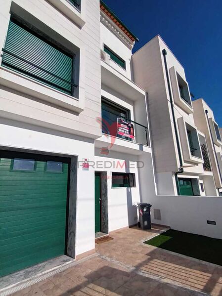 House townhouse V3 Loures - garage, terrace, equipped kitchen, attic, fireplace, barbecue