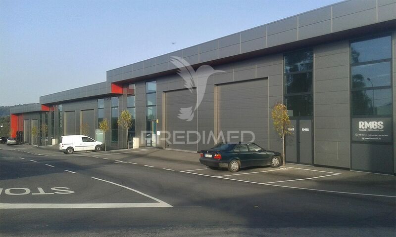 Warehouse uusi with 1100sqm Barcelos