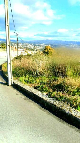 Terreno com 1006m2 Golães Fafe - furo, electricidade, água