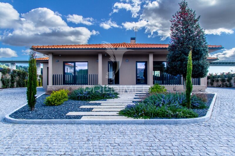 Villa Single storey V3 Folhadela Vila Real - air conditioning, gardens, swimming pool, automatic irrigation system, video surveillance, garden, central heating, terrace, double glazing, alarm, equipped kitchen