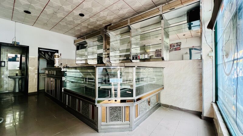 Shop Equipped well located Moita - storefront, kitchen, spacious, great location