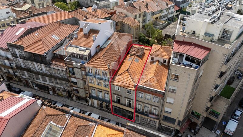 Building Commercial in the center Porto - privileged location