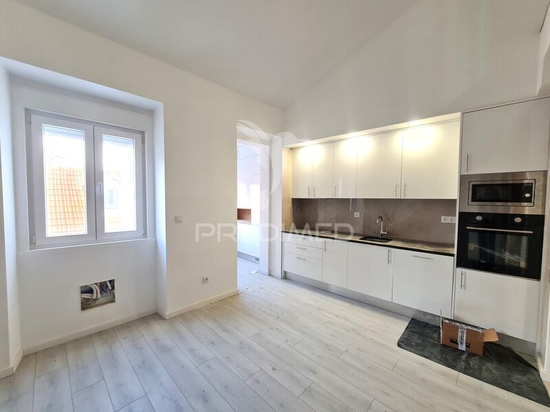 Apartamento T3 Remodelado São Domingos de Benfica Lisboa - vidros duplos, muita luz natural, 1º andar, jardim